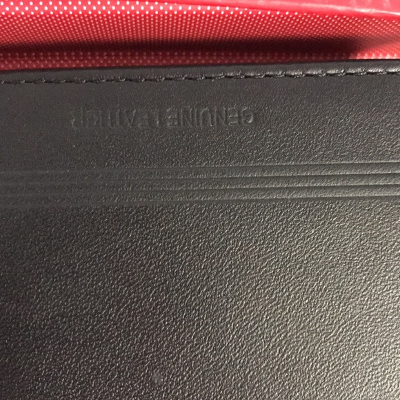 Perry Ellis genuine leather wallet - Picture 4 of 12